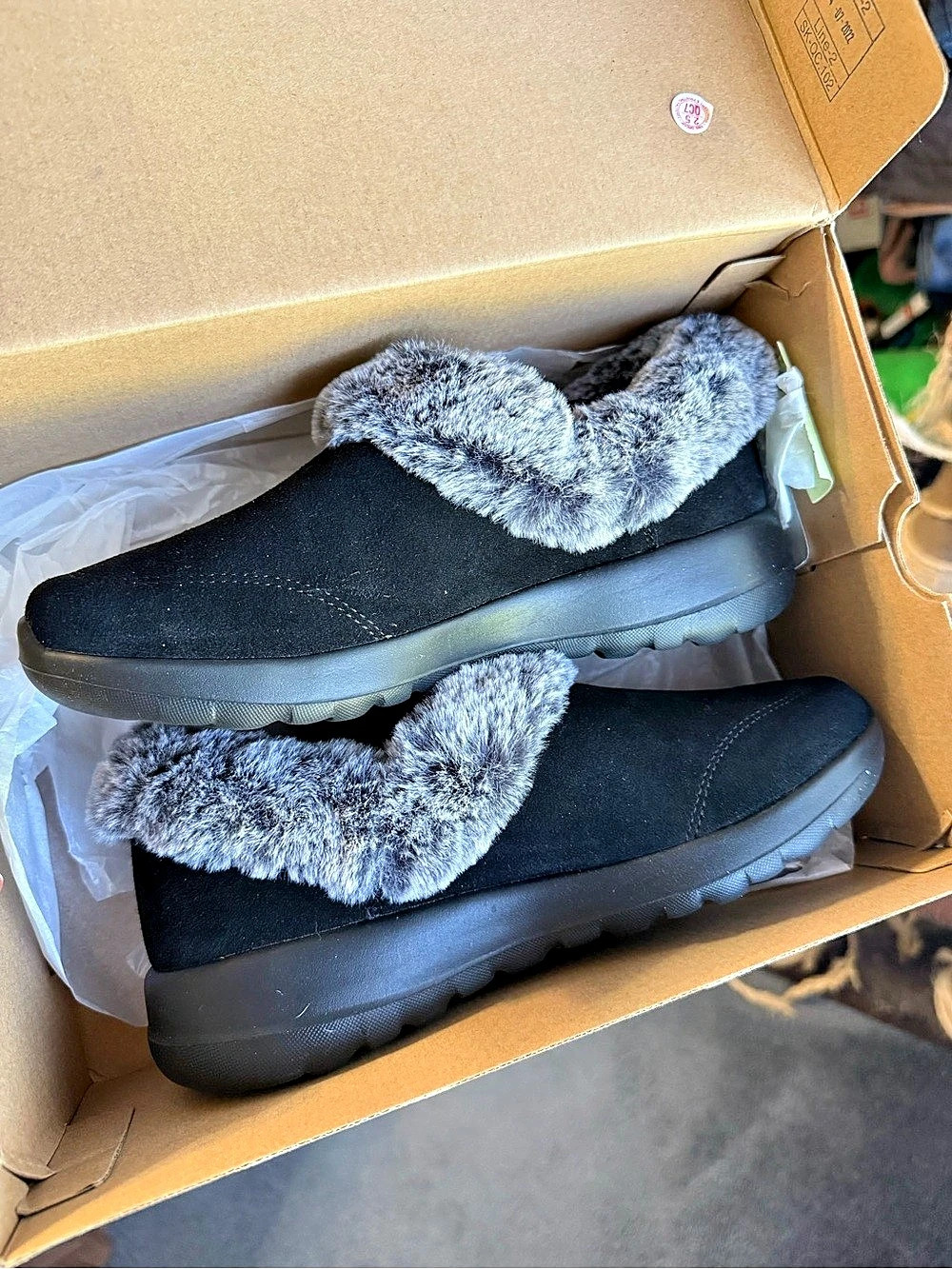 Skechers GO Lounge Faux Fur Trim Black Women’s US 6.5 wide NWT
